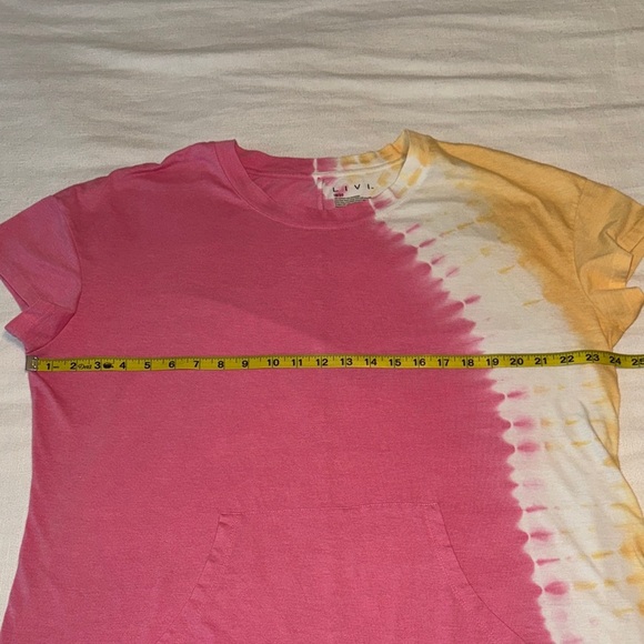 👚 LIVI Tie-Dye Short Sleeve Tee w/ Kangaroo Pocket – Size 18/20 - Picture 3 of 7